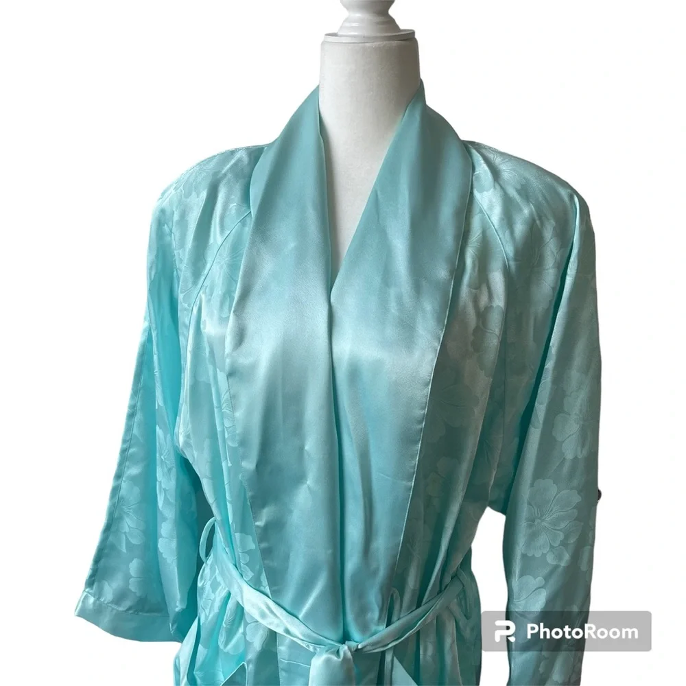 Victoria Secret Long Silky Tone on Tone Long  Sleeve Mint Green Robe Sz M/L